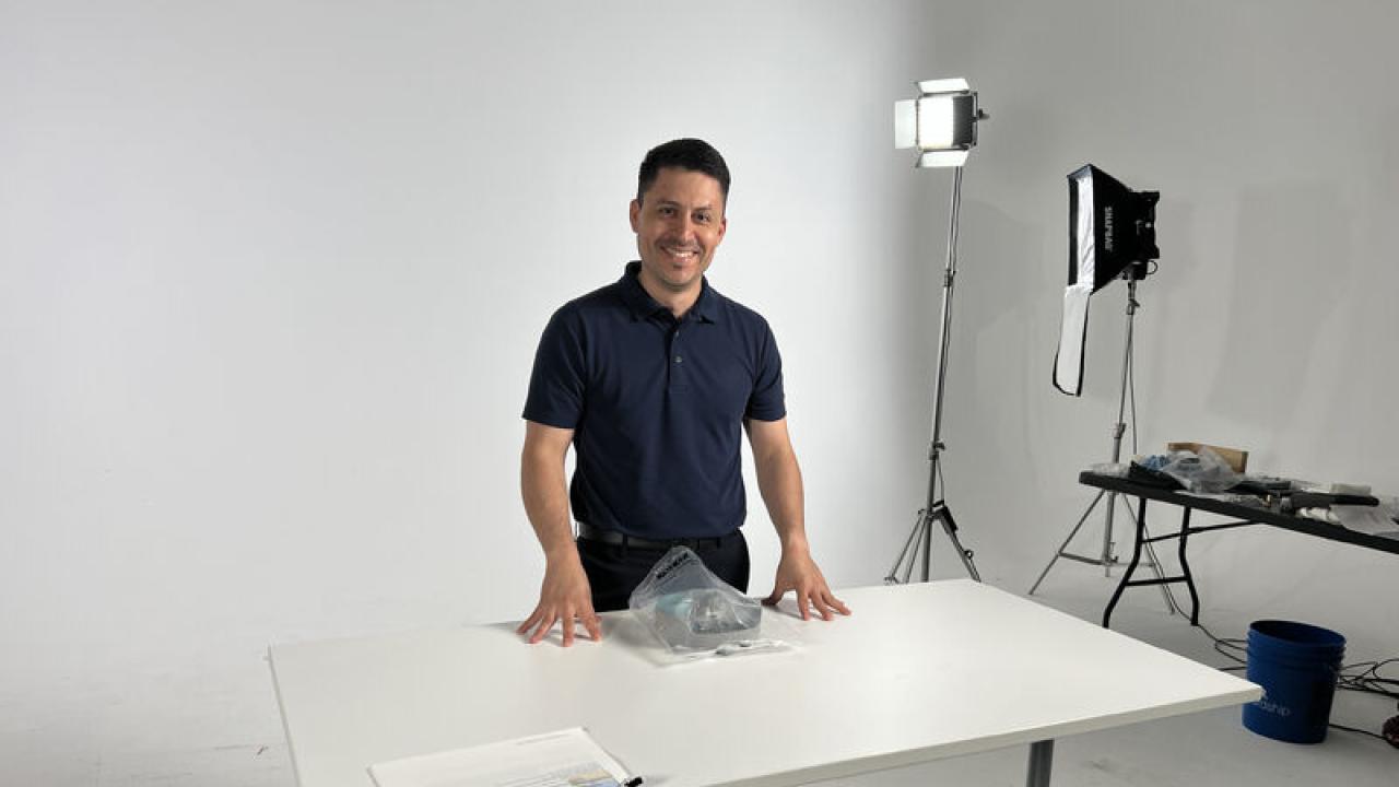 Jorge Alvarez in a studio