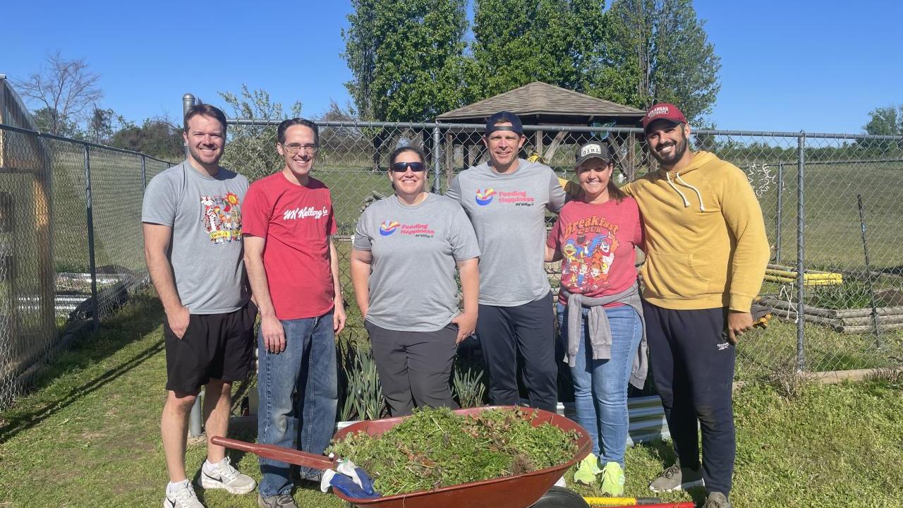 WK employees volunteering at the Sunshine School in Arkansas 