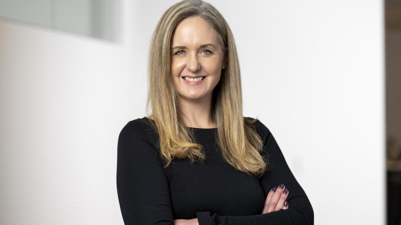 Headshot of Lindsay Kenney 