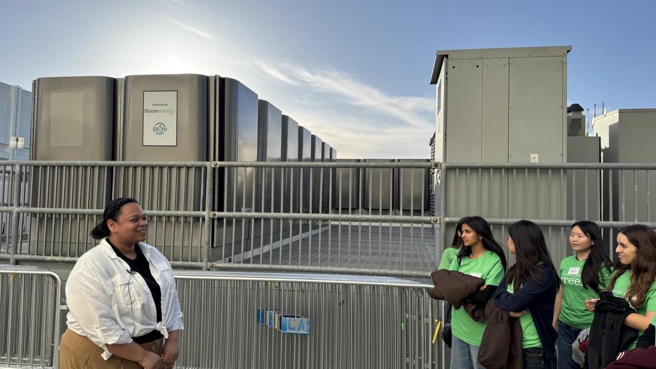 AEG’s Kadamia Hubbard, Senior Analyst, Sustainability, offered students a look at the arena’s Bloom Energy fuel cells.