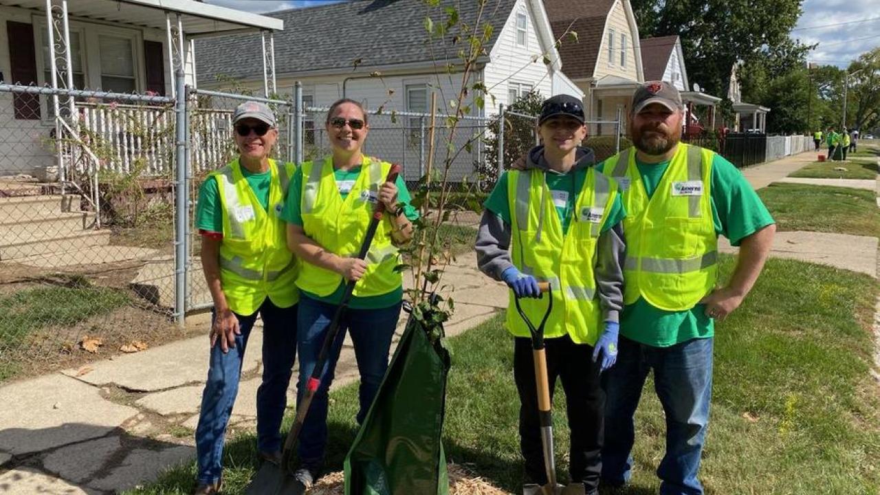 Leidos team members helped plant 100 trees in Peoria, IL in partnership with Trees Forever, the City of Peoria, and the Peoria Park District.