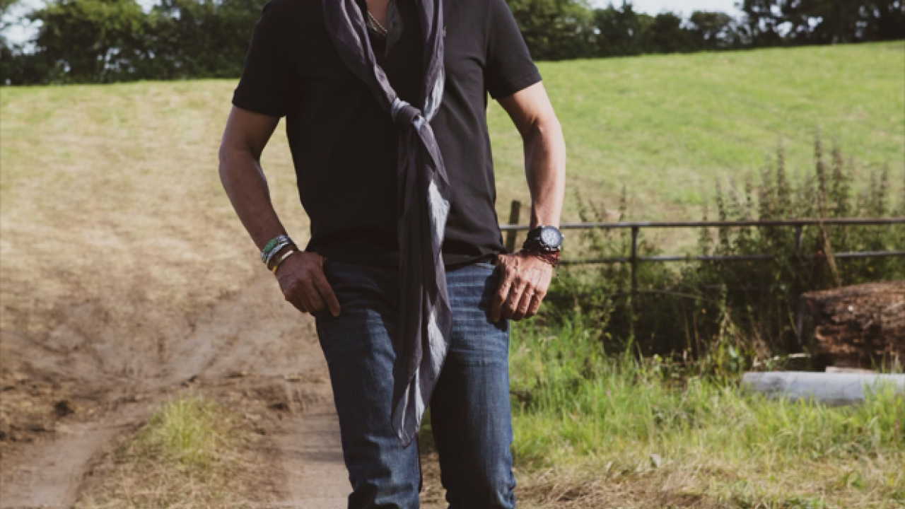 Lionel Richie walking through Hello Park.