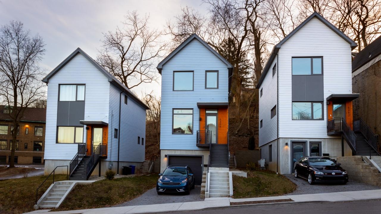 Three modular homes along a street in Pittsburg