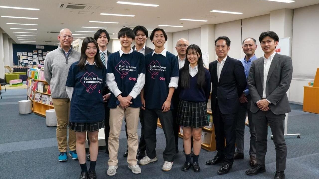 Students and mentors group photograph.