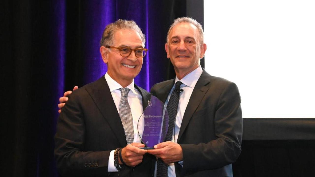 Mark Hoplamazian receives Shatterproof Hospitality Hero Award