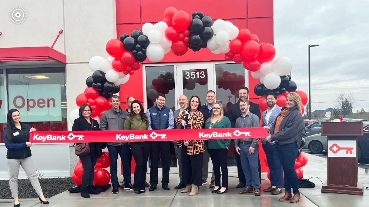 Ribbon cutting ceremony at the new Meridian, Idaho KeyBank branch.
