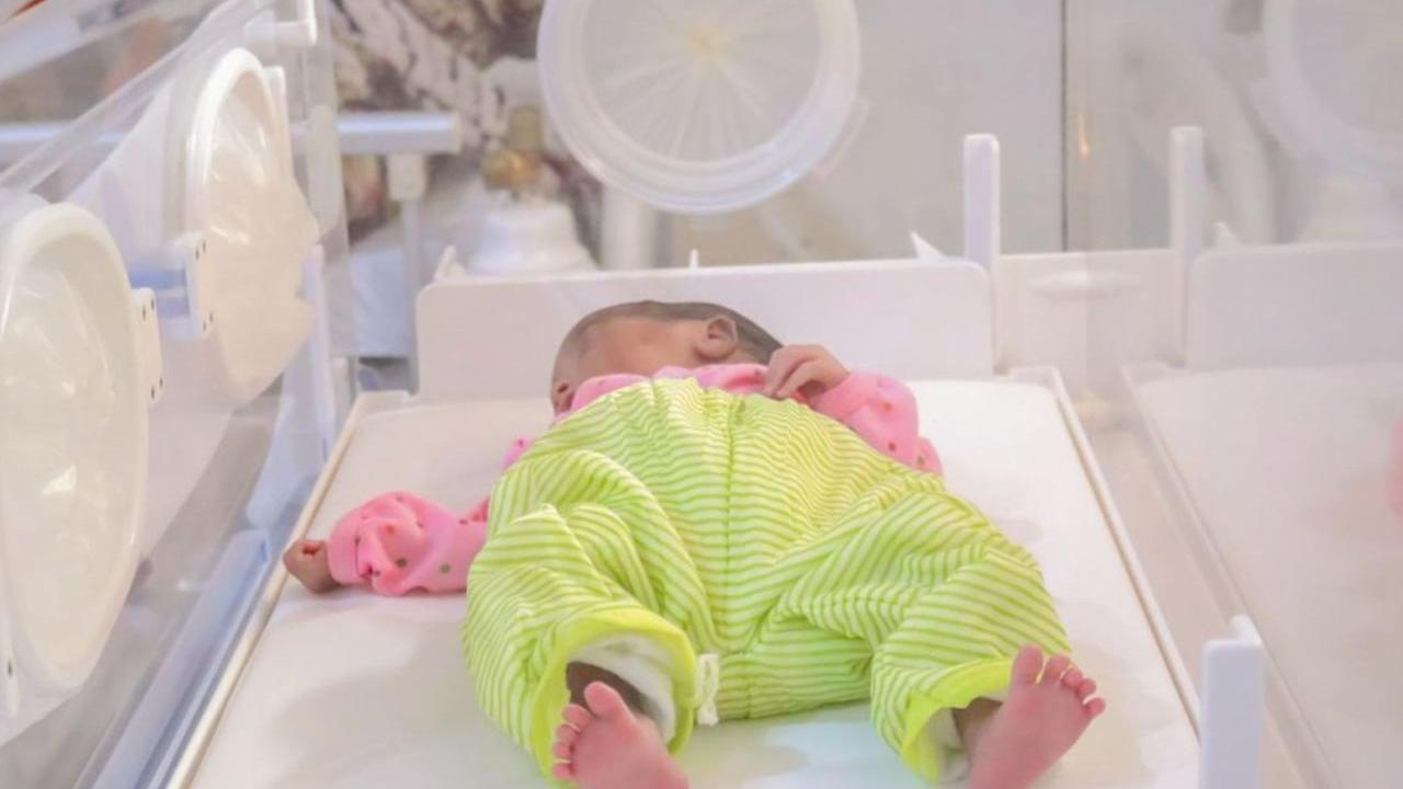 Newborn Abdullahi Ali in the incubator.