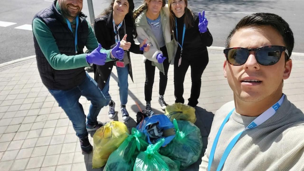 Five volunteers collected recycling materials.