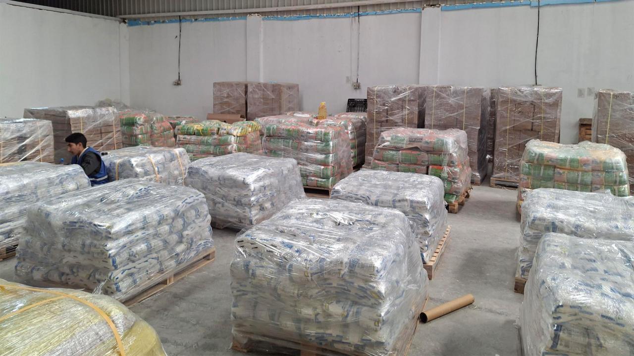 Image of food blocked from entering Gaza given the suspension of humanitarian aid entry announced by Israel on March 2nd. Products are retained in our warehouse in Jordan until the border crossing points reopen.
