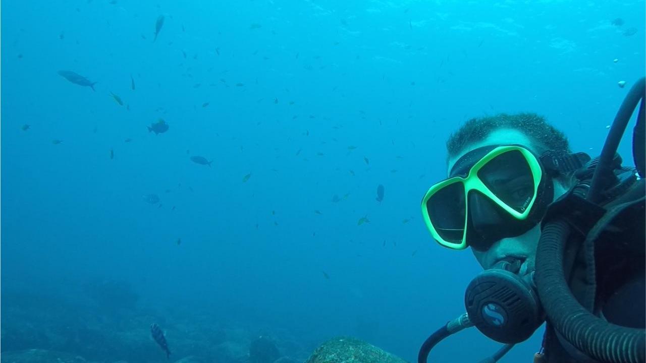 Rafael Correa scuba diving 