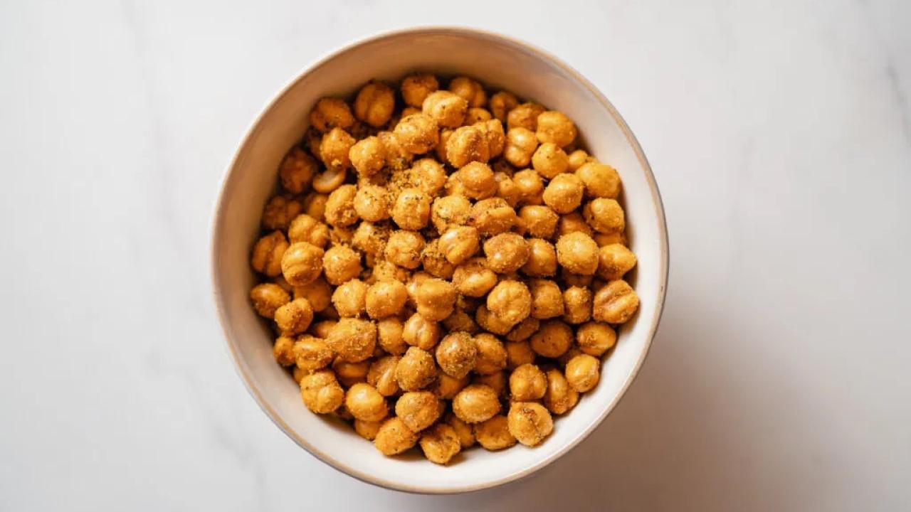 A bowl of Roasted Chickpeas