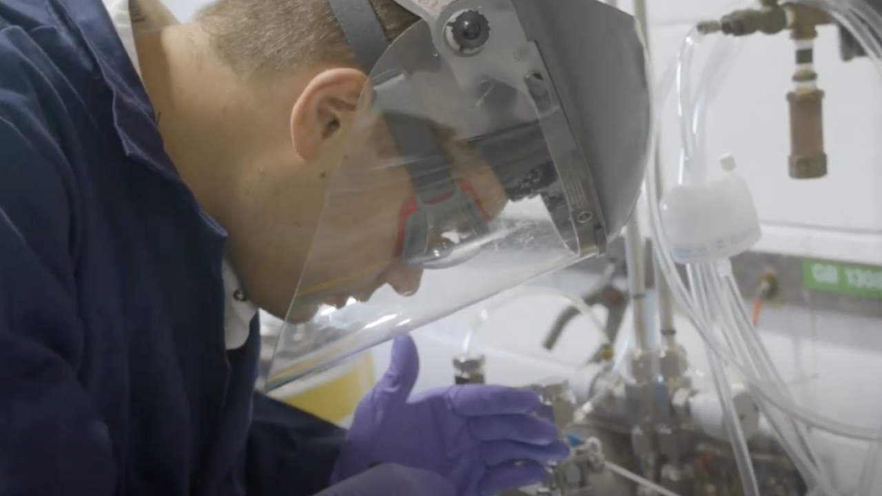 Person with goggles, gloves and face mask