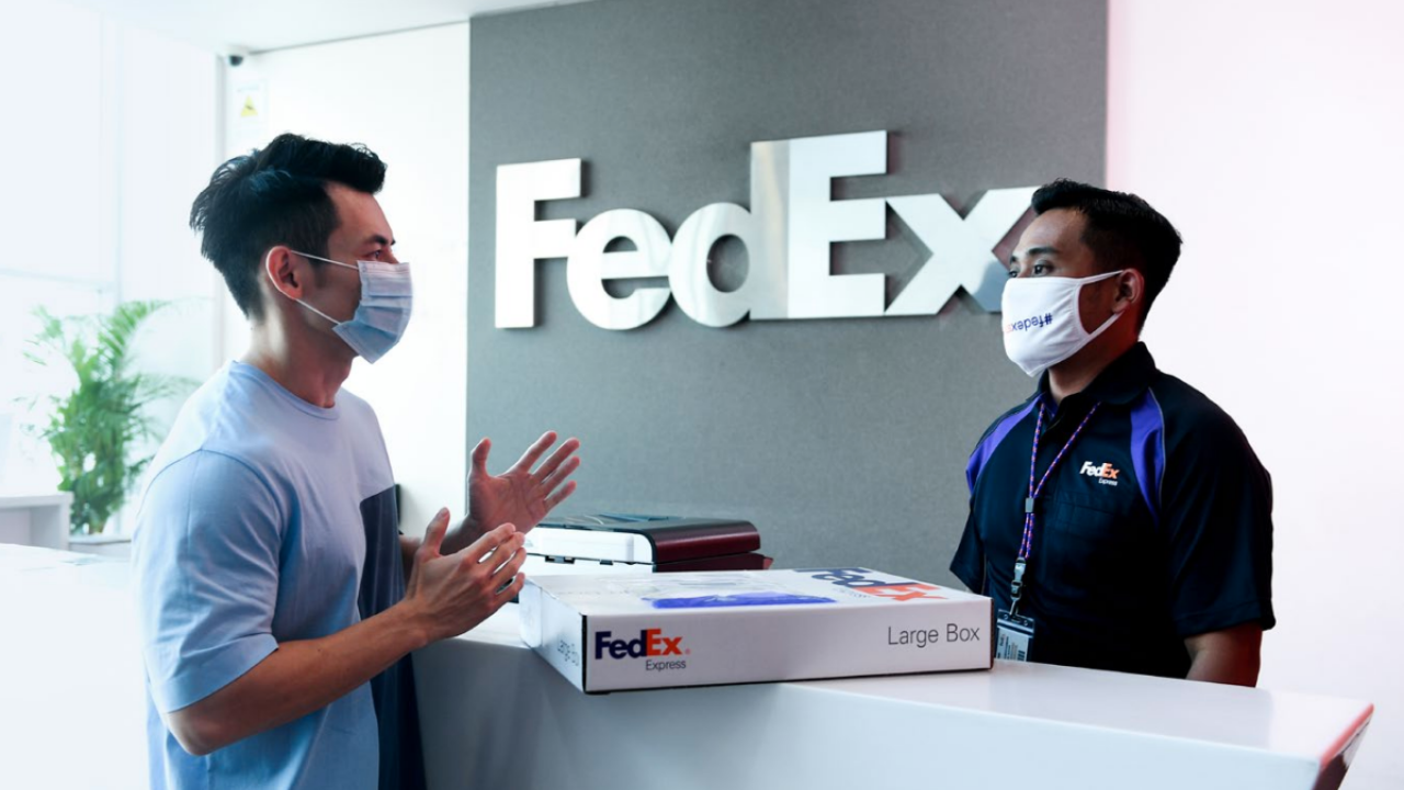FedEx employee helping a customer