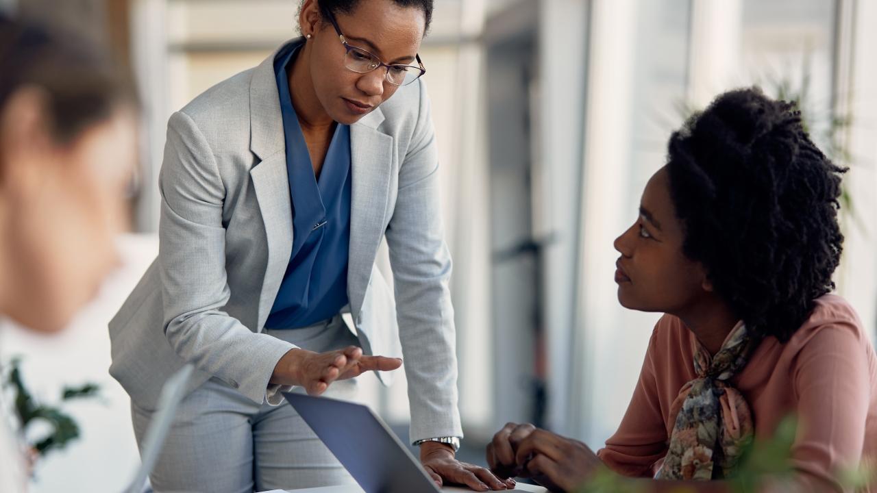 Woman mentoring another women 