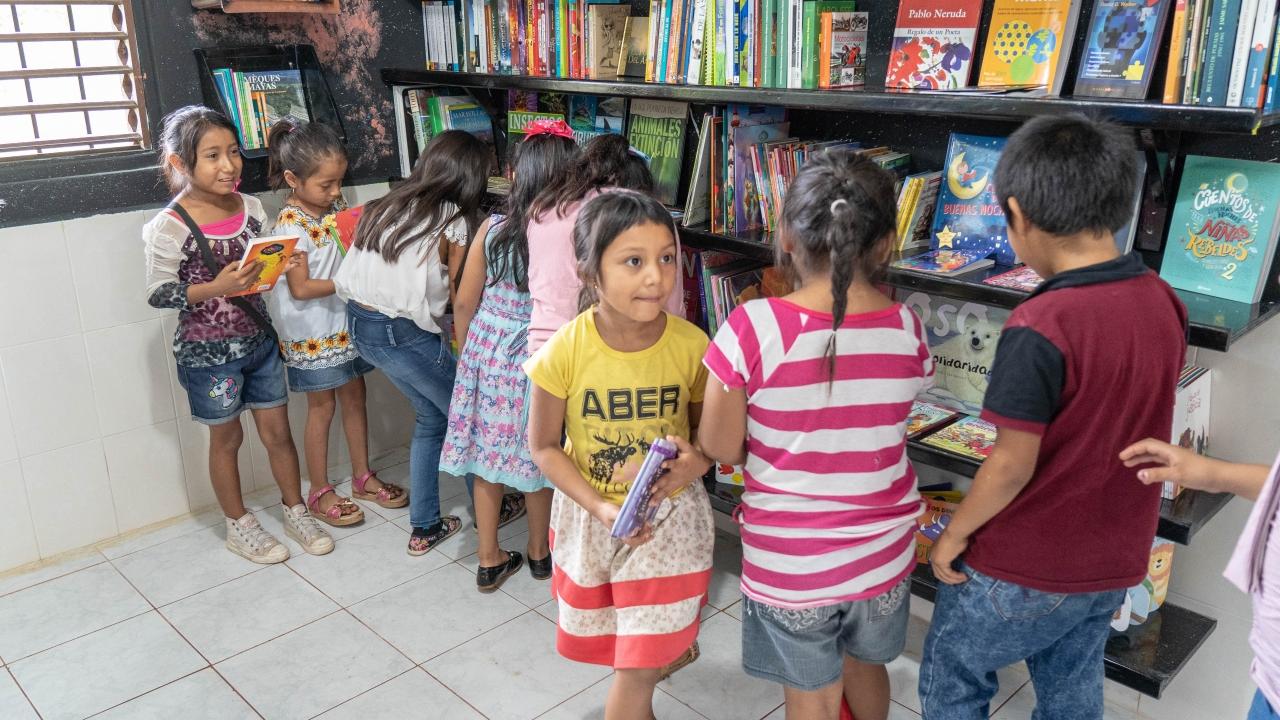 Children in a library. 
