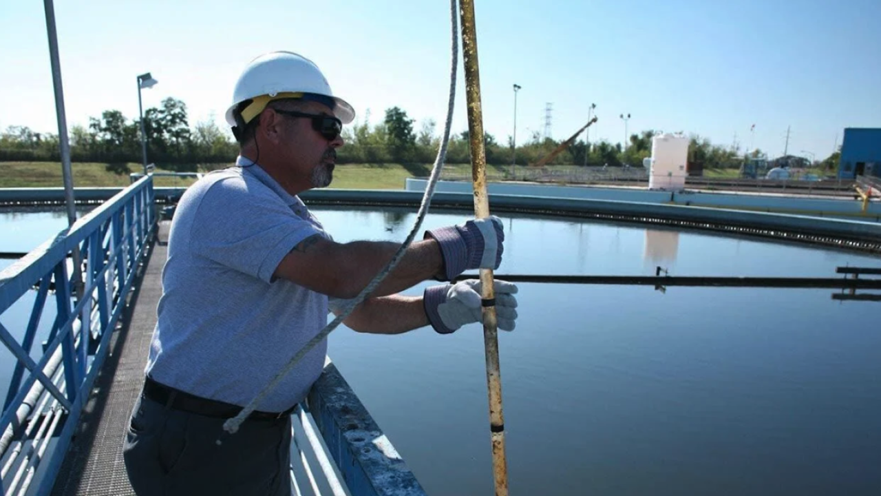 worker over water container