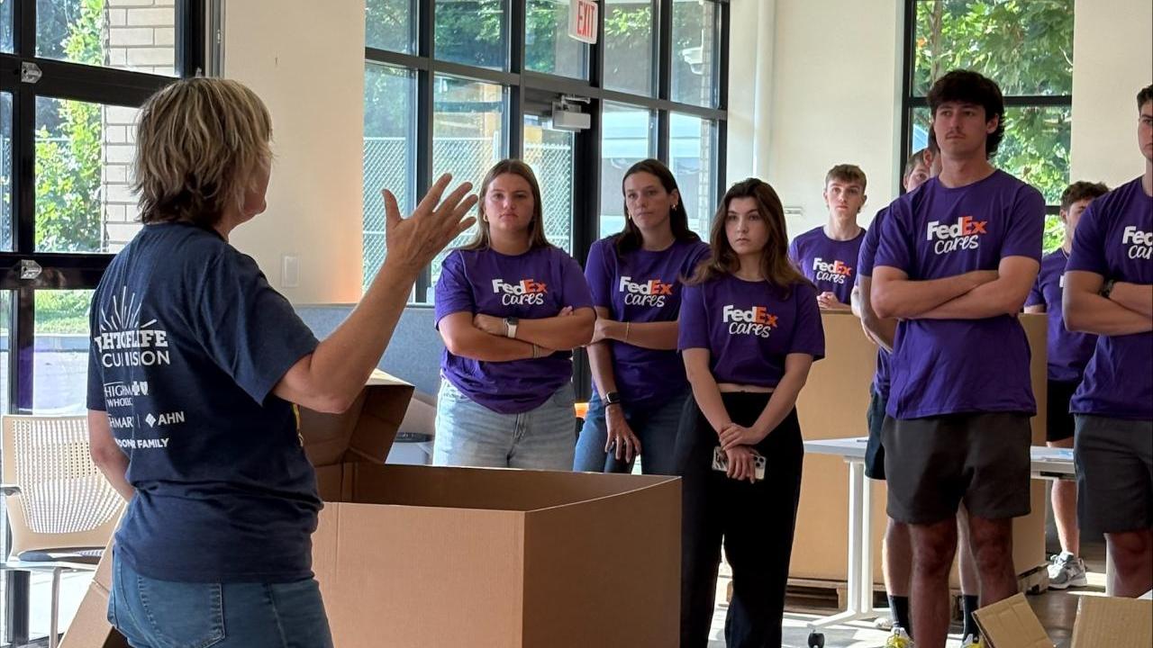 FedEx Cares volunteers
