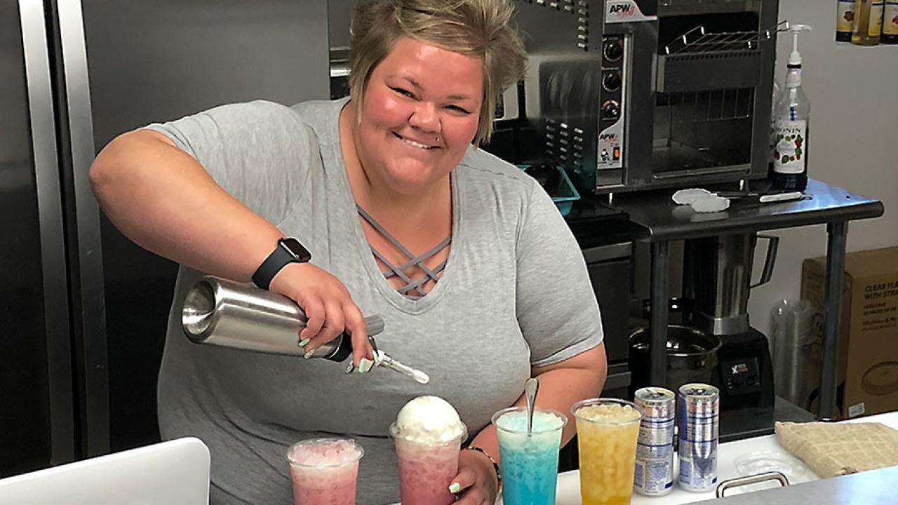 Kelsie Kay Haskell making smoothies