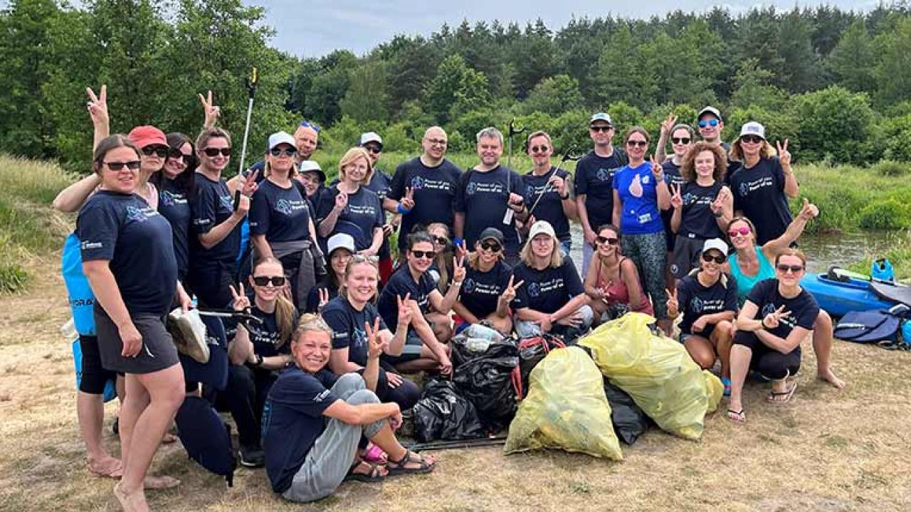 Volunteers from Medtronic Poland cleaned up the banks and waters of the Liwiec river in central Poland (the Mazowsze district) via kayak.