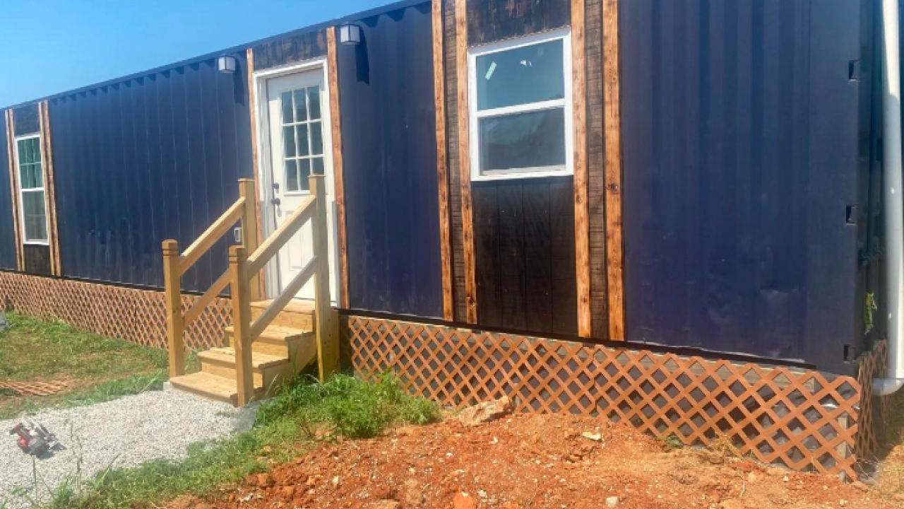 New ekō Home placed at 1169 Regis O’Connor Boulevard, Bowling Green, Kentucky. The house is blue with a small set of brown stairs in the front.