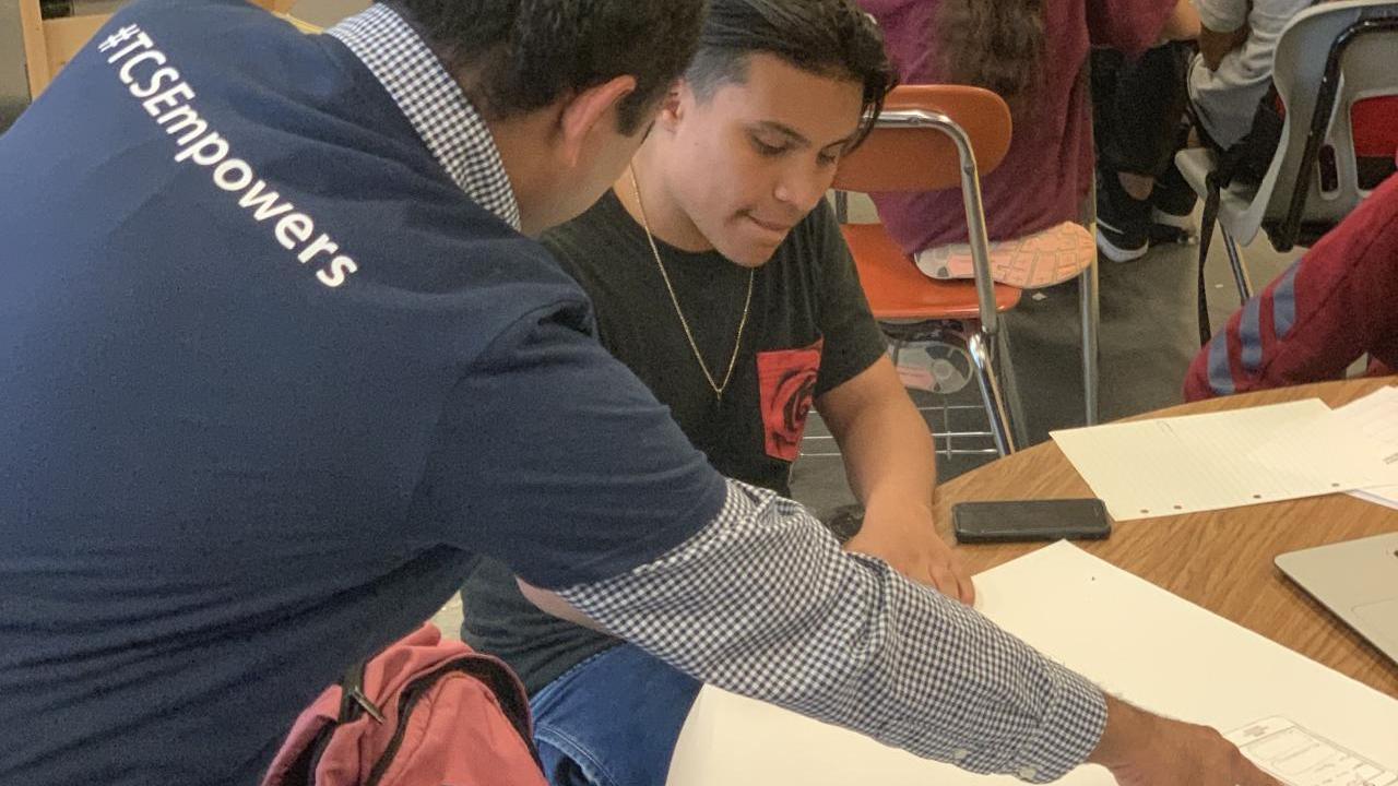 goIT volunteer and mentee working together