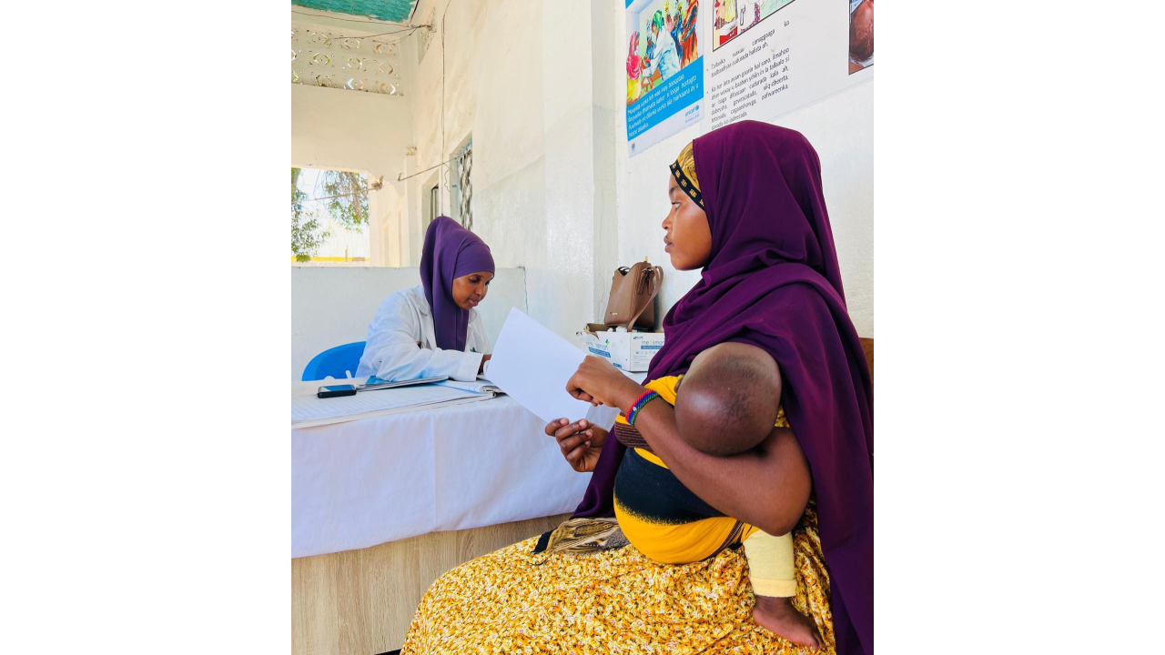 At an Action Against Hunger-supported clinic in Kismayo, a mother is informed about the importance of vaccines for malnutrition prevention. 