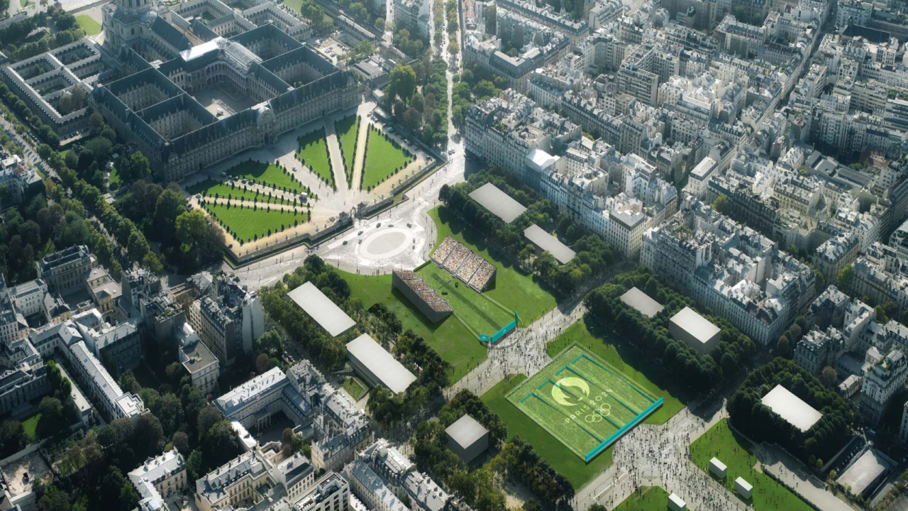 Aerial view of a large palace with courtyards in a city.