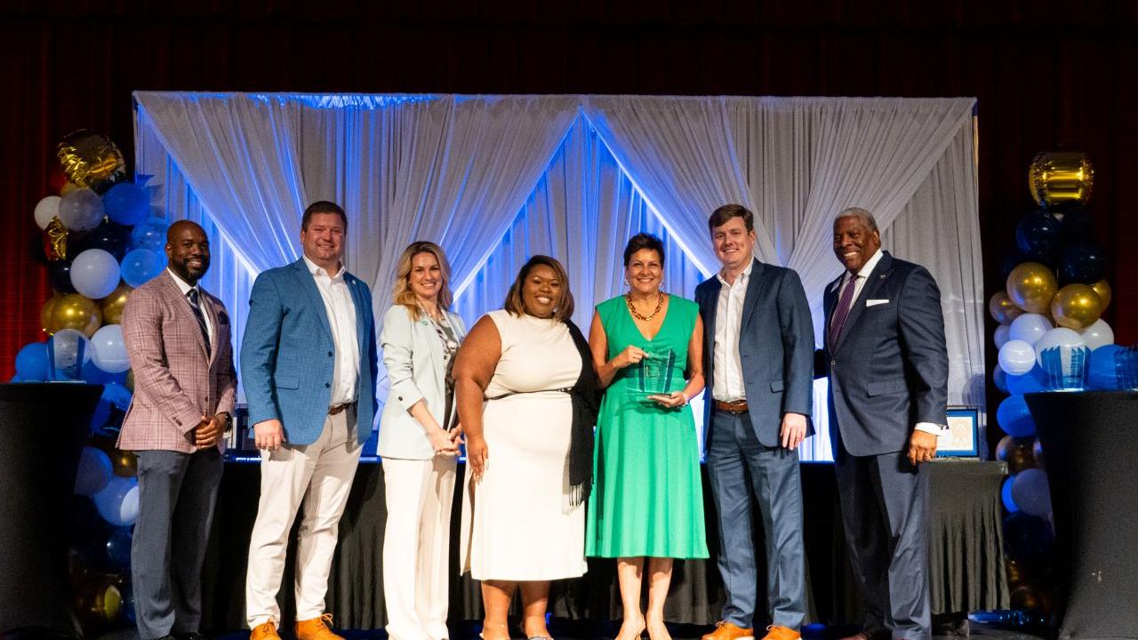 Group photo with the award