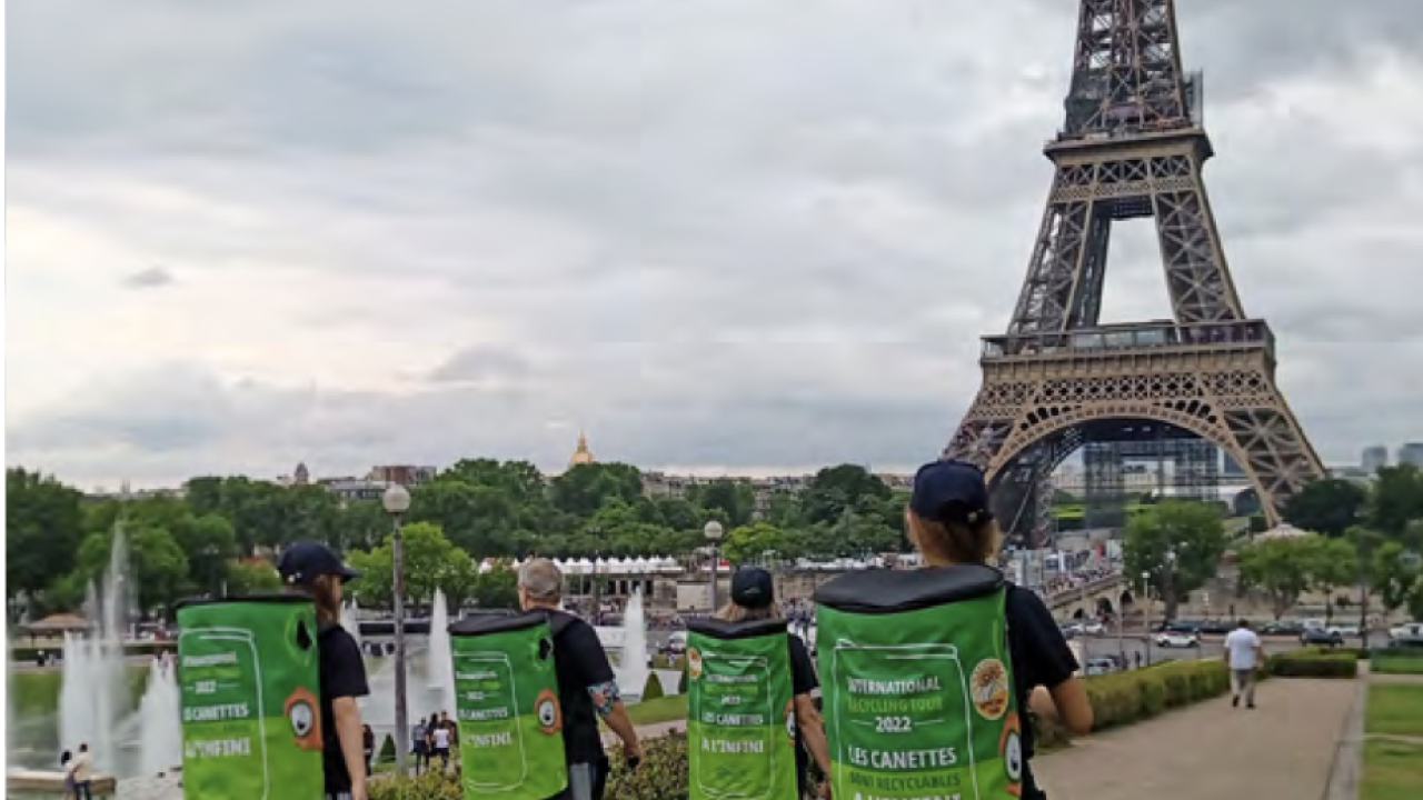 volunteers collecting cans near the Eiffel Tower