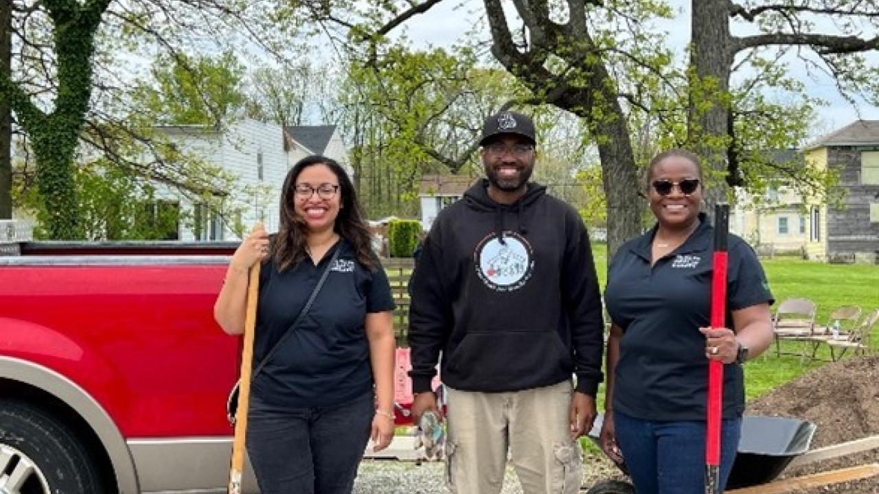 volunteers at no cost wellness screening event