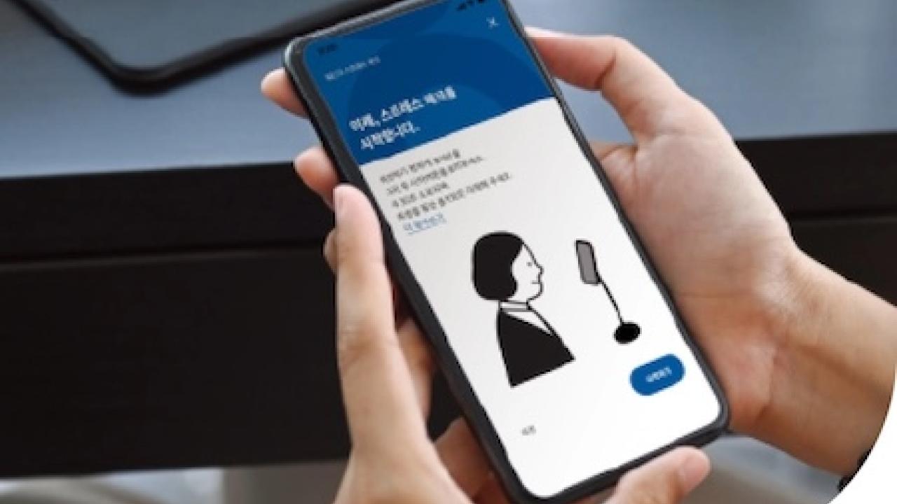 A person holding a mobile phone 