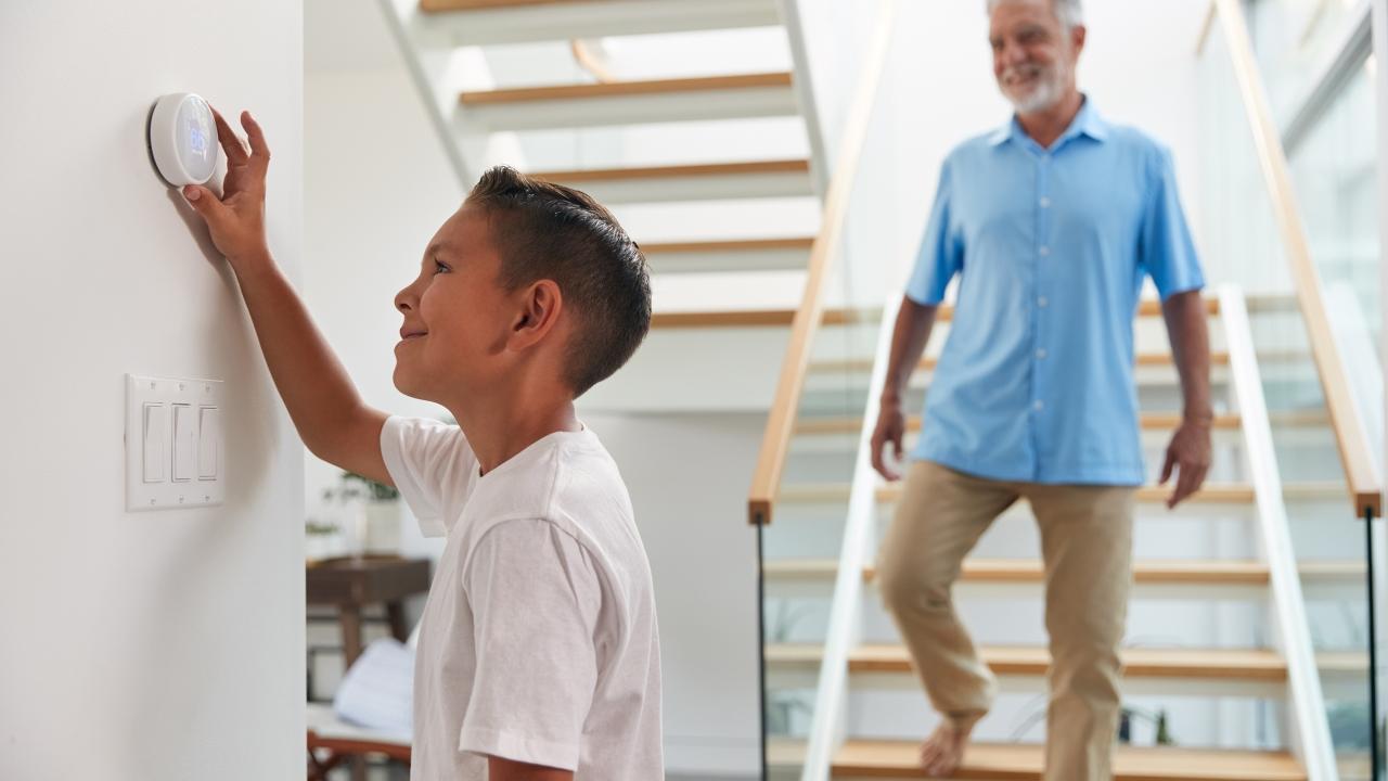 teen adjusting the thermostat